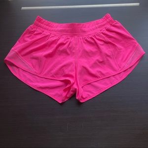 NWOT Lululemon Pink Highlight Hotty Hot Shorts 2.5” Inseam Size 6